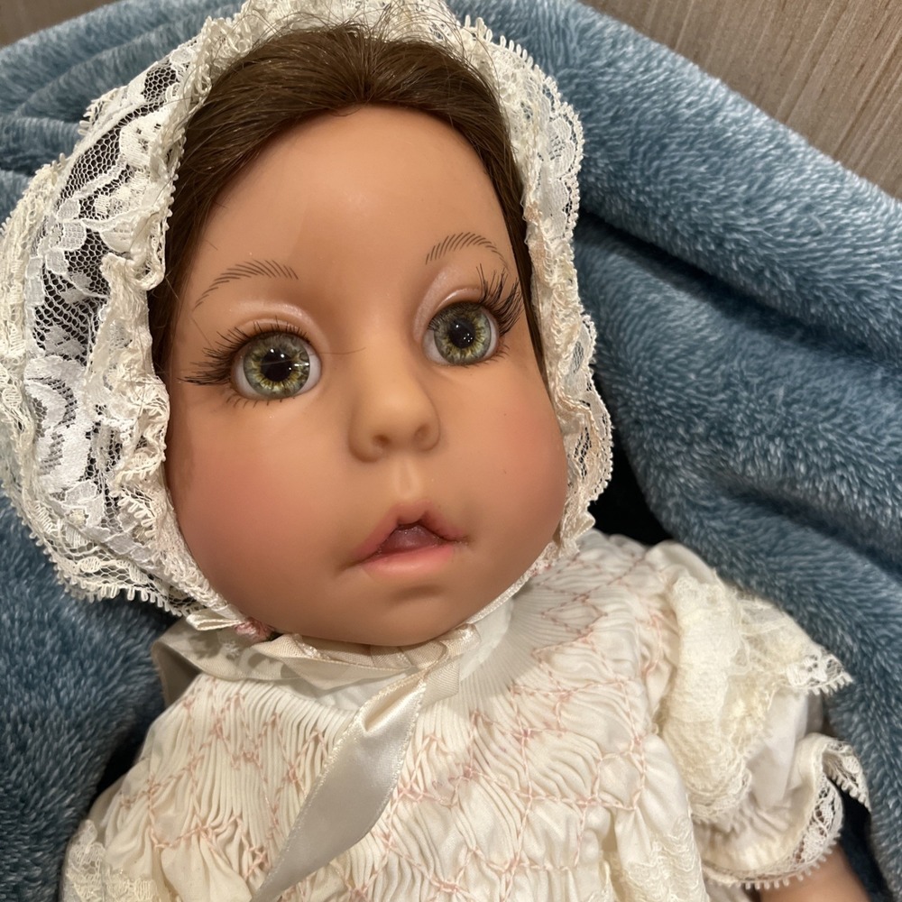RARE Lee Middleton Disney Collab Doll Christening Gown 1st Edition 1991 Lifelike
